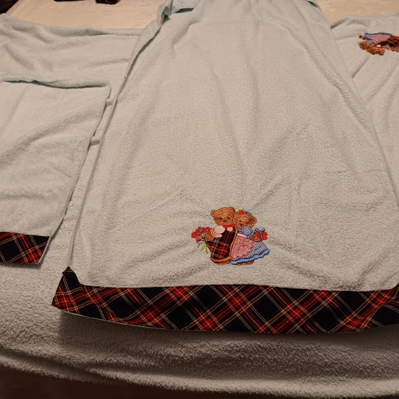 3 piece bath set super soft xlg bath sheet ,med sz ie for hair, and a handtowel - Picture 1 of 2